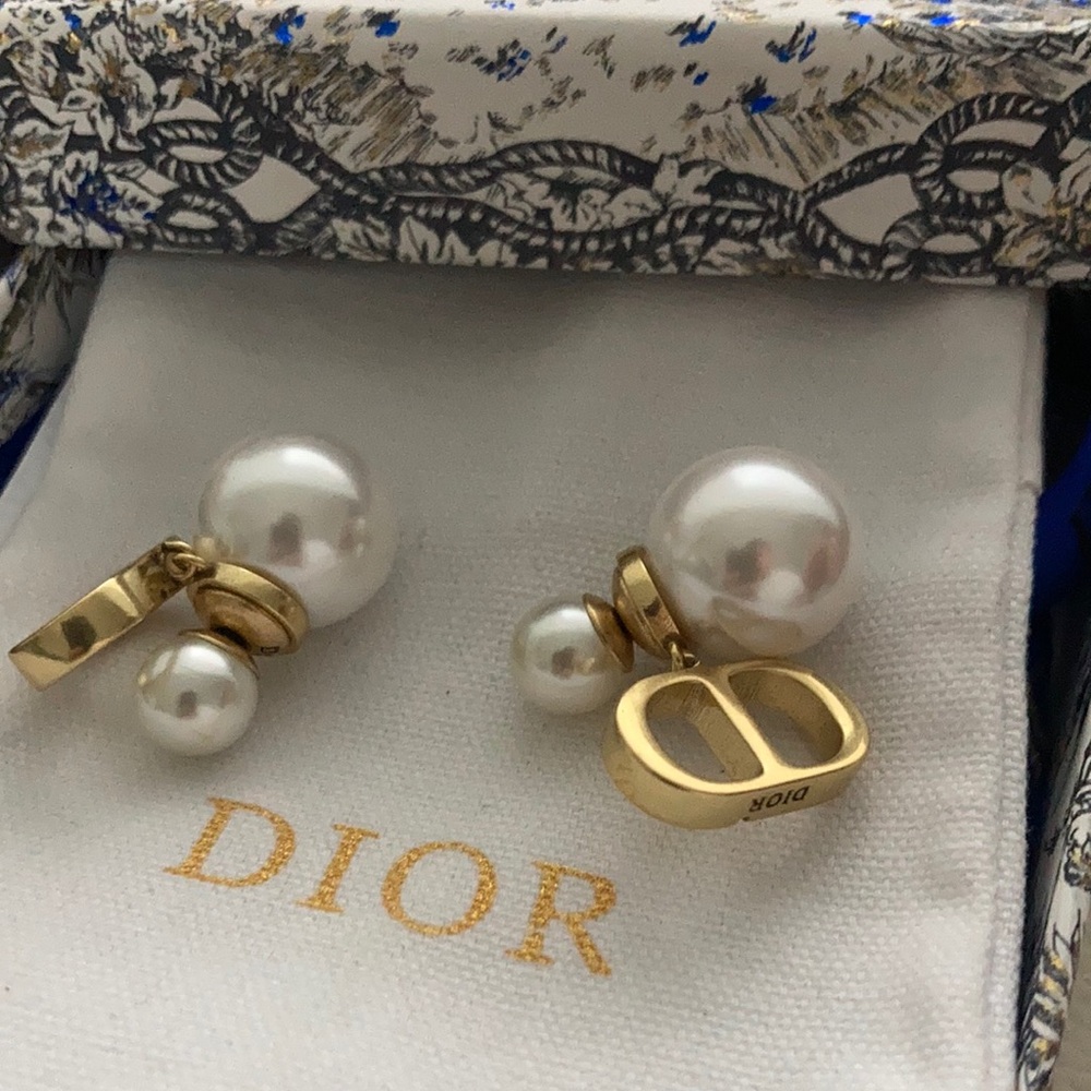 Dior Gold am pearl Earrings CD stud